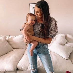 H&M Puff Sleeve Shirred Detail top!